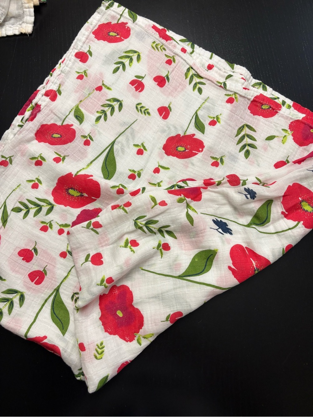 โญ๏ธ2/$13.00โญ๏ธ Large Muslin Swaddle Blanket with Floral Poppy Print - Picture 2 of 3